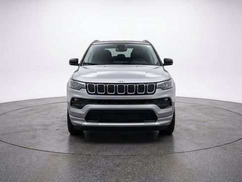 Used 2025 Jeep Compass Limited AWD/4WD image 2