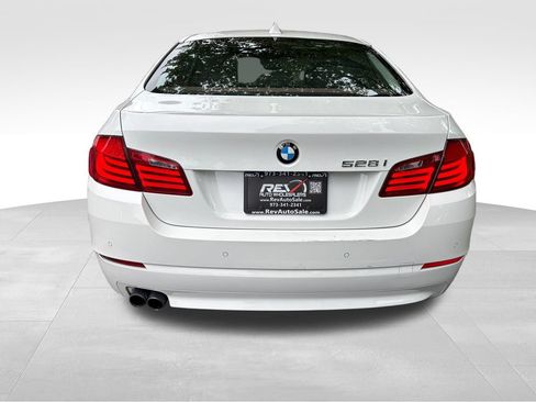 Used 2011 BMW 528i Sedan RWD image 4