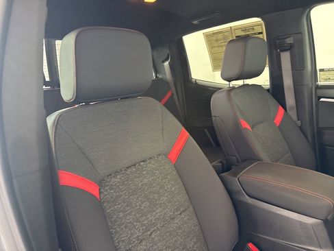 Used 2025 Chevrolet Colorado Z71 w/ Midnight Edition image 23