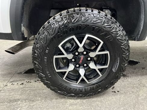 Certified 2024 GMC Canyon AT4X image 34