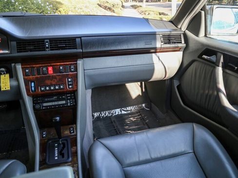 Used 1995 Mercedes-Benz E 320 Convertible image 65