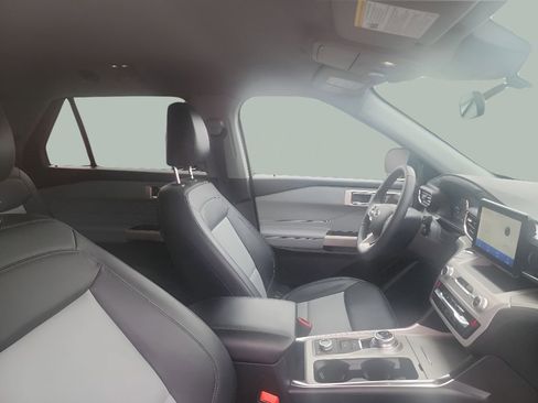 Used 2024 Ford Explorer XLT w/ Equipment Group 202A AWD/4WD image 18
