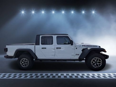 Used 2024 Jeep Gladiator Rubicon w/ Steel Bumper Group AWD/4WD image 2