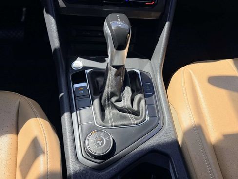 Used 2022 Volkswagen Tiguan SE AWD/4WD image 21