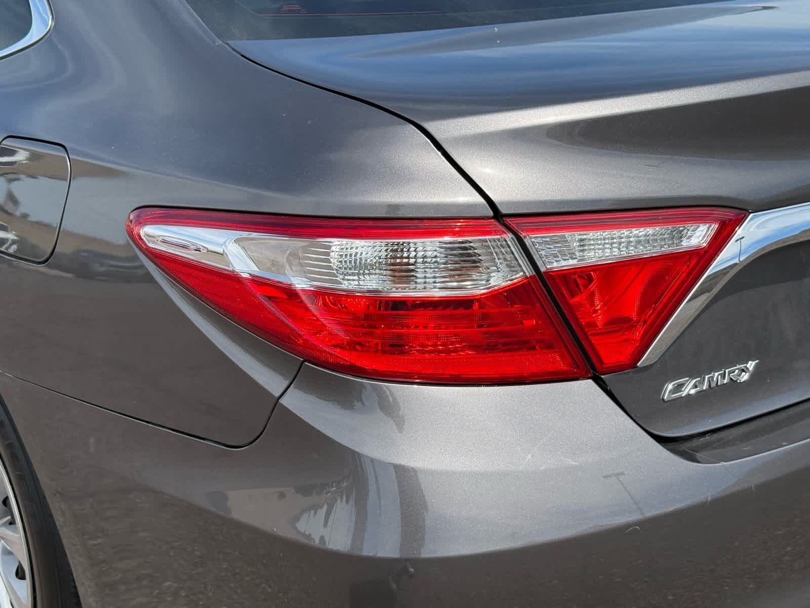 Used 2017 Toyota Camry XLE FWD image 19