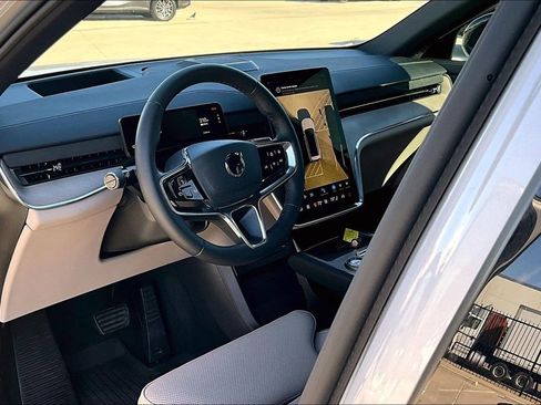 Certified 2025 Volvo EX90 Ultra image 18