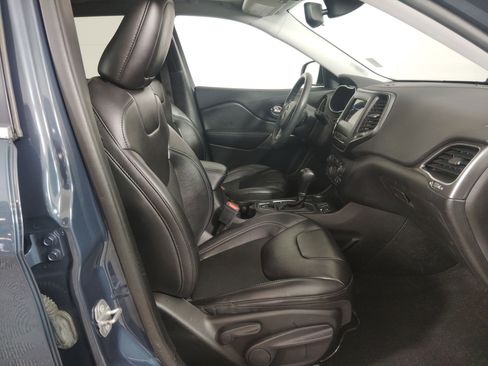 Used 2021 Jeep Cherokee Latitude Plus w/ Sun & Sound Group image 28