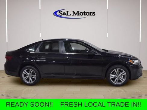 Used 2023 Volkswagen Jetta SE FWD image 9