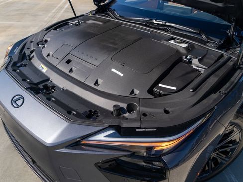 New 2026 Lexus ES 350e FWD image 5