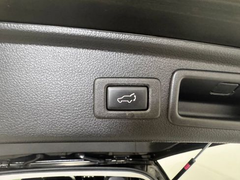 Used 2018 Subaru Forester 2.5i Touring w/ Popular Package #2 AWD/4WD image 37