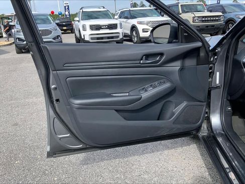 Used 2025 Nissan Altima 2.5 S FWD image 20