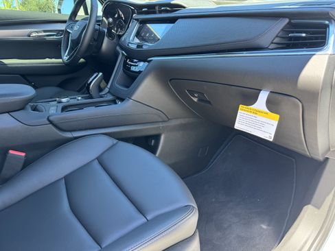 New 2025 Cadillac XT6 Luxury image 13