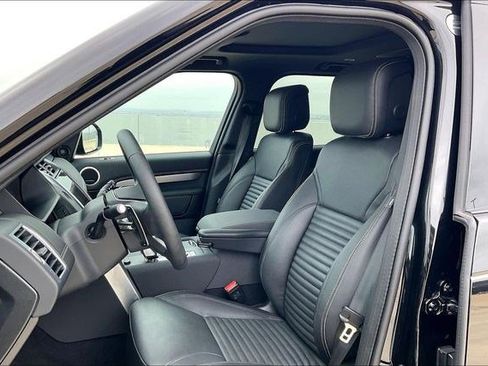 Used 2025 Land Rover Discovery Dynamic SE image 30