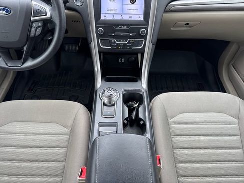 Used 2019 Ford Fusion SE image 18