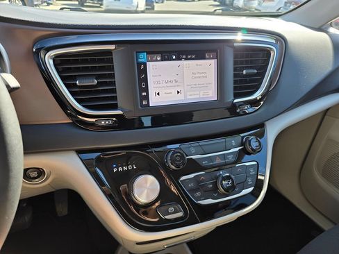 Used 2024 Chrysler Voyager LX FWD image 29