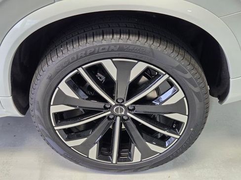 New 2026 Volvo XC90 B5 Plus w/ Protection Package Premier AWD/4WD image 7