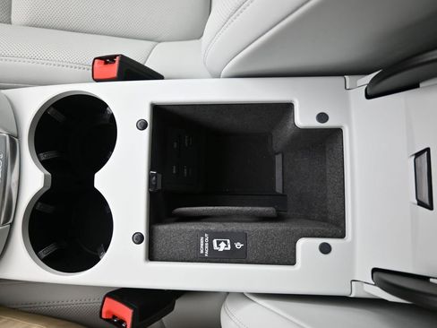 New 2025 Porsche Macan image 17