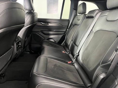 Used 2023 Jeep Grand Cherokee Altitude image 38