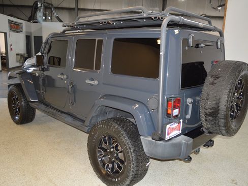 Used 2017 Jeep Wrangler Unlimited Sahara image 5