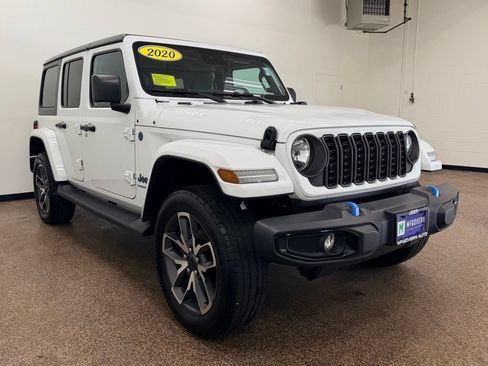 Used 2024 Jeep Wrangler Unlimited w/ Convenience Group AWD/4WD image 9