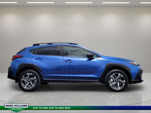 Used 2025 Subaru Crosstrek 2.5i Premium AWD/4WD image 2