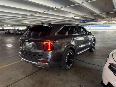 Certified 2025 Kia Sorento SX Prestige AWD/4WD image 4