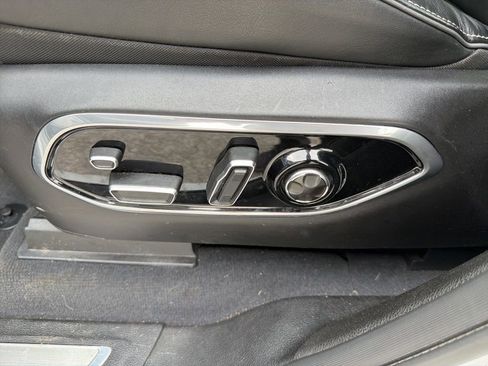 Used 2022 Jeep Grand Cherokee Overland w/ Advanced Protech Group III image 12