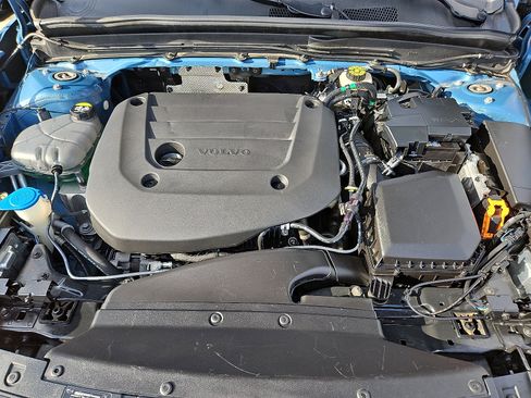 Certified 2023 Volvo XC40 B5 Plus w/ Driver Assist Package image 29