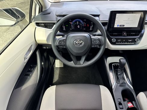 Used 2026 Toyota Corolla LE w/ LE Premium Package FWD image 15