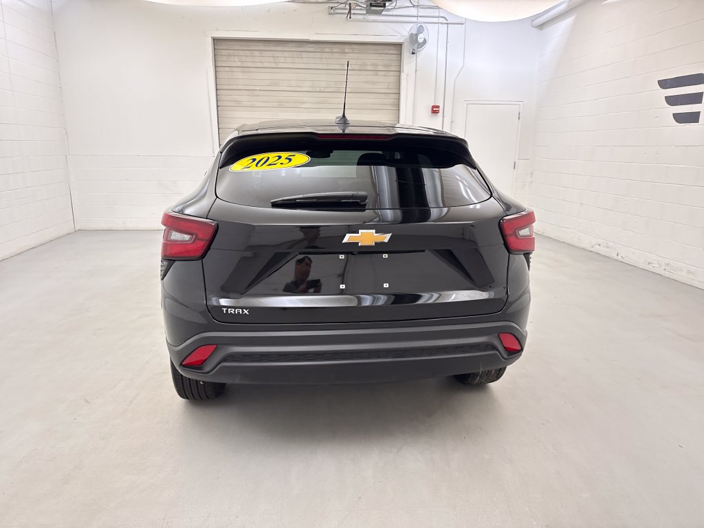 Used 2025 Chevrolet Trax LS FWD image 4