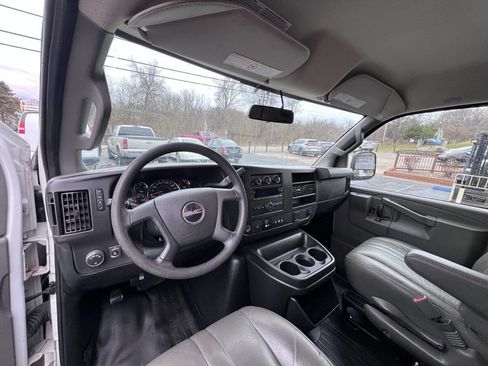 Used 2018 GMC Savana 2500 Extended image 11