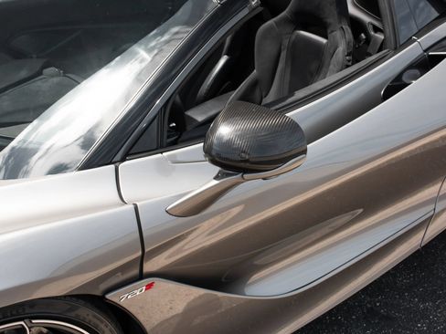 Used 2020 McLaren 720S Spider RWD image 25