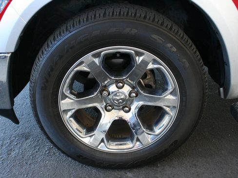 Used 2014 RAM 1500 Laramie RWD image 9