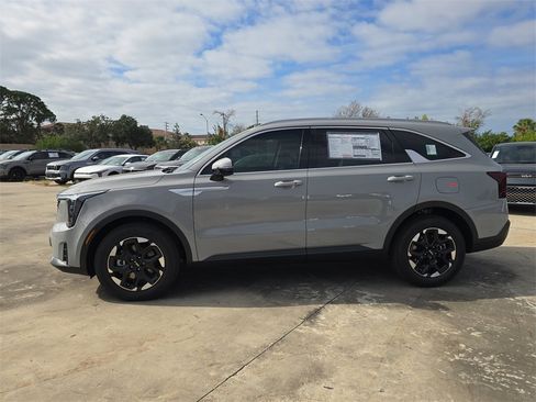 New 2026 Kia Sorento S image 5