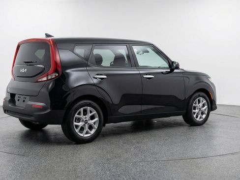 Used 2025 Kia Soul LX w/ LX Technology Package FWD image 9