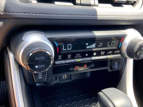 Used 2025 Toyota RAV4 XLE FWD image 32