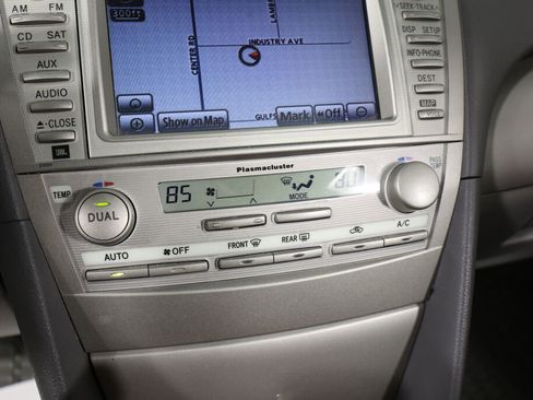 Used 2011 Toyota Camry XLE image 35