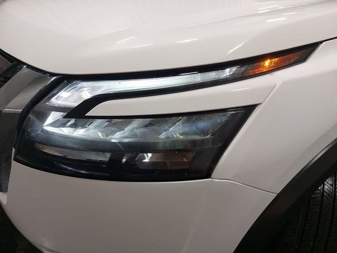 Used 2025 Nissan Pathfinder SV image 31