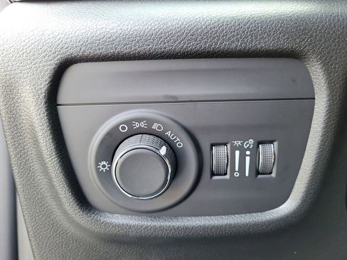 New 2026 Jeep Grand Cherokee Altitude image 17