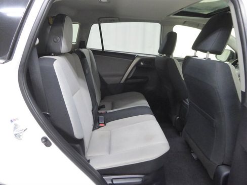 Used 2018 Toyota RAV4 LE image 31