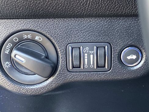 Used 2019 Dodge Challenger SXT RWD image 18