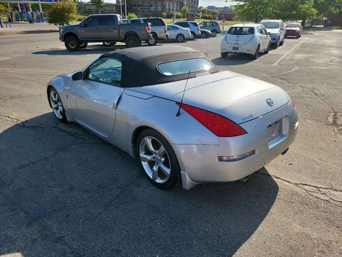Used 2006 Nissan 350Z Enthusiast w/ (S02) Side Air Bags Pkg image 6