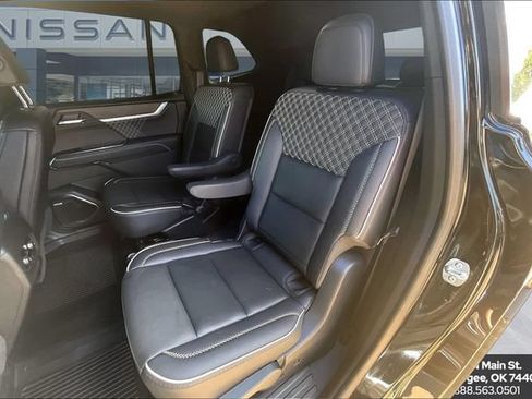 Used 2025 GMC Acadia Denali w/ LPO, Floor Liner Package AWD/4WD image 22