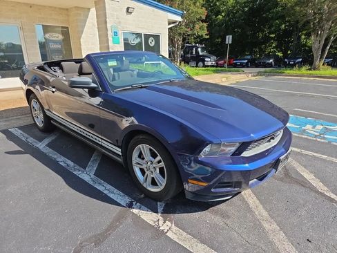 Used 2010 Ford Mustang Convertible RWD image 4