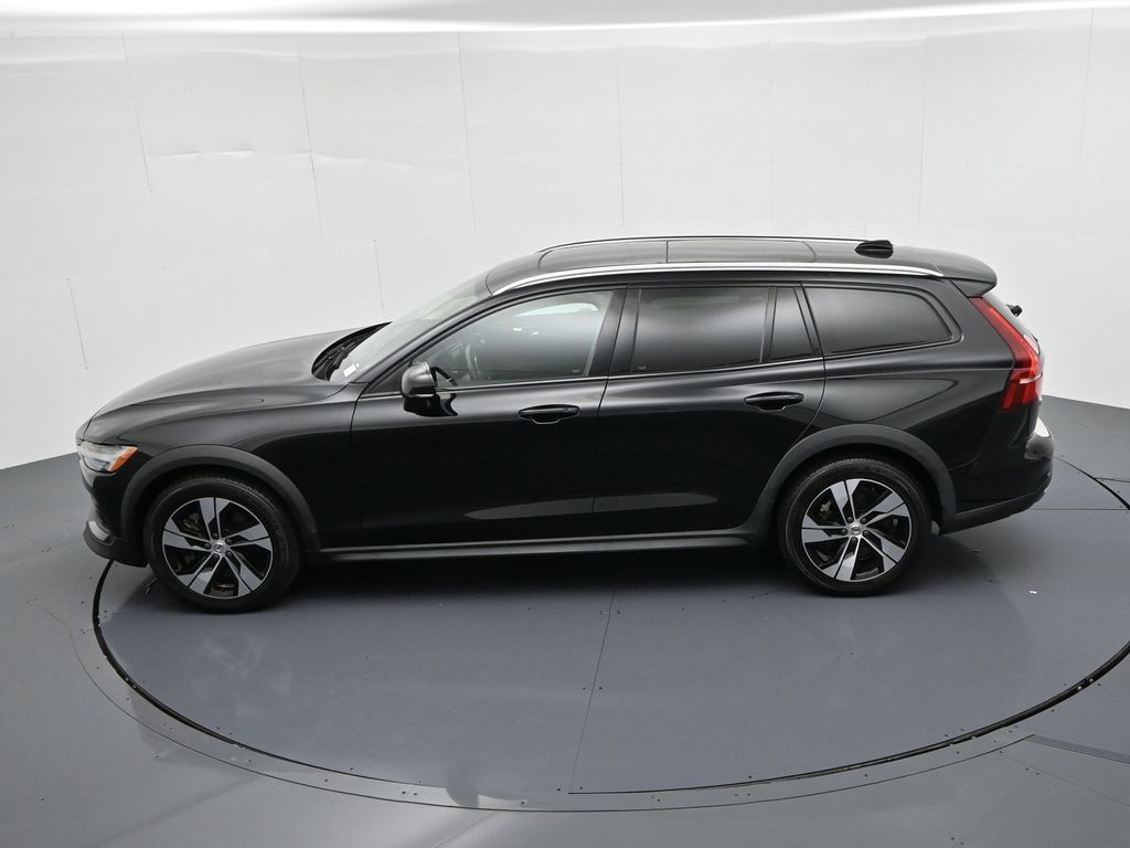 Used 2024 Volvo V60 B5 Cross Country Plus AWD/4WD image 17
