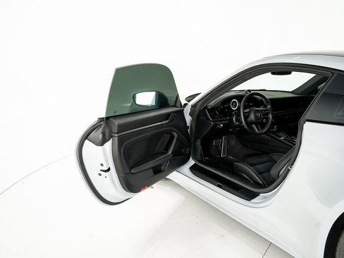 Used 2024 Porsche 911 Carrera GTS image 9
