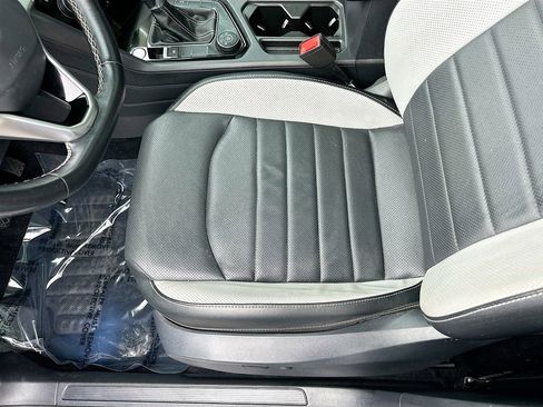 Used 2022 Volkswagen Taos SEL image 19