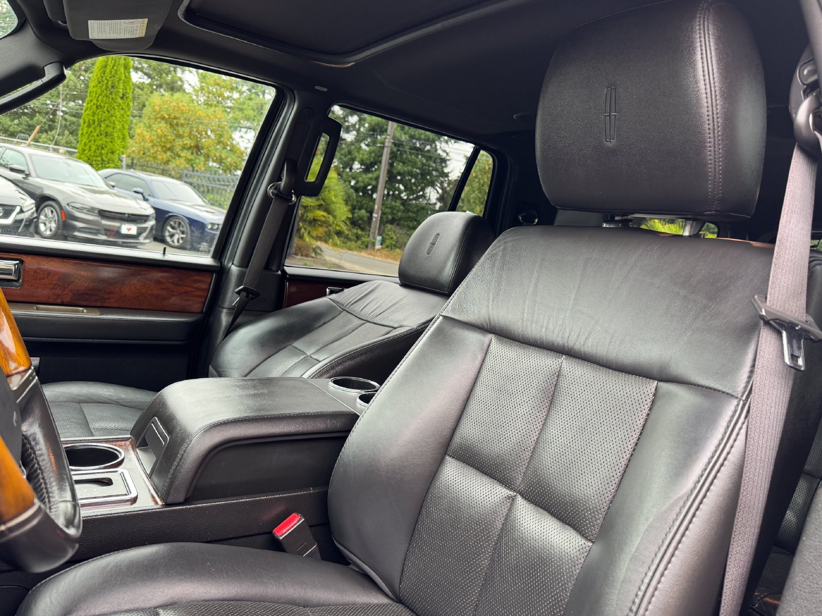 Used 2012 Lincoln Navigator L 4WD image 11