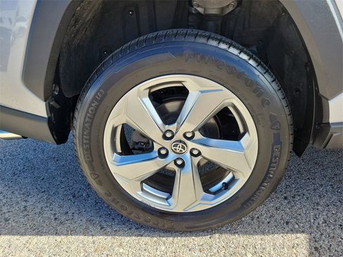 Used 2020 Toyota RAV4 Limited image 5