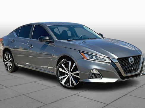 Used 2020 Nissan Altima 2.5 SR w/ Premium Package image 3